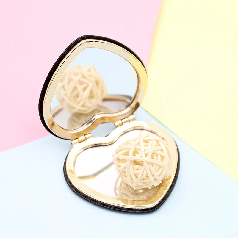 Portable Heart-shaped Makeup Mirror Double Sided Folding Mini Makeup Mirror Cute Bee Pocket Cosmetic Mirror Gift for Women